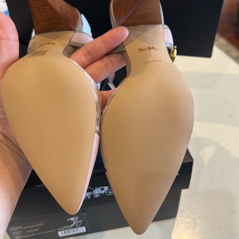 COACH WREN LEATHER PUMP - Picture 6 of 10